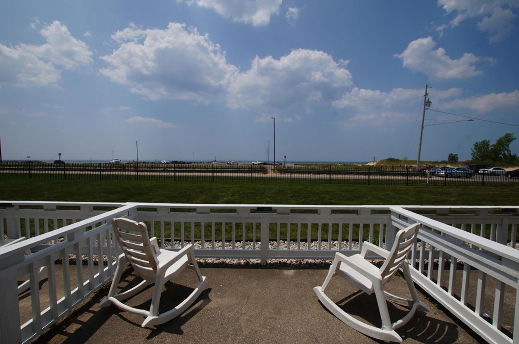 לודינגטון Snyders Shoreline Inn מראה חיצוני תמונה