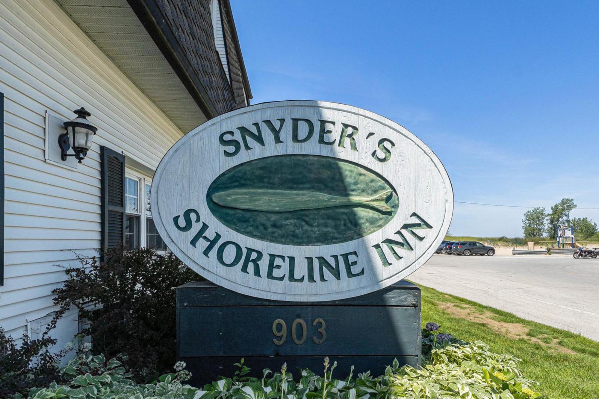 לודינגטון Snyders Shoreline Inn מראה חיצוני תמונה