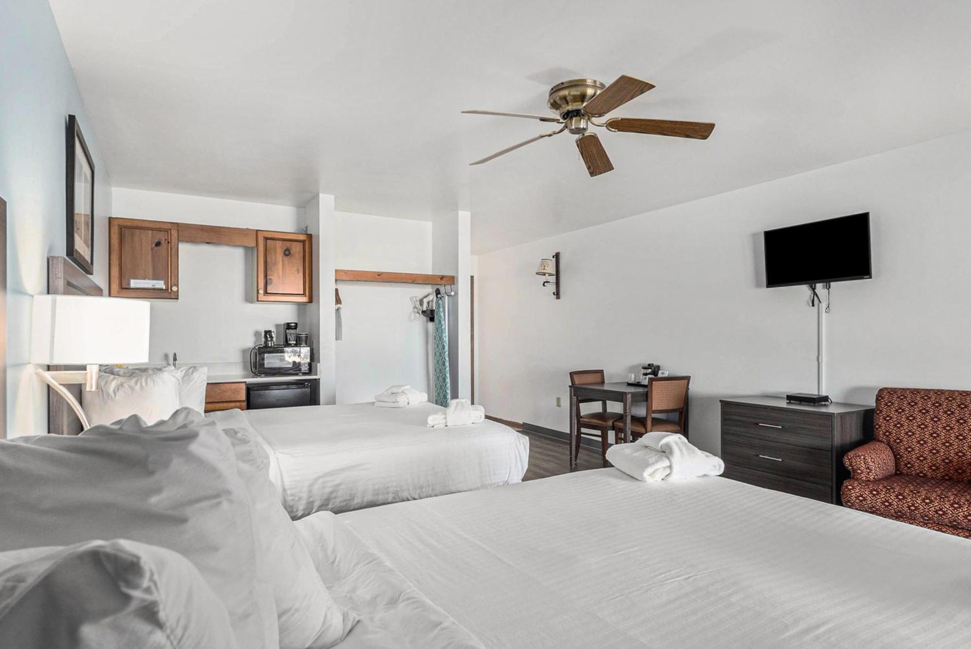 לודינגטון Snyders Shoreline Inn מראה חיצוני תמונה