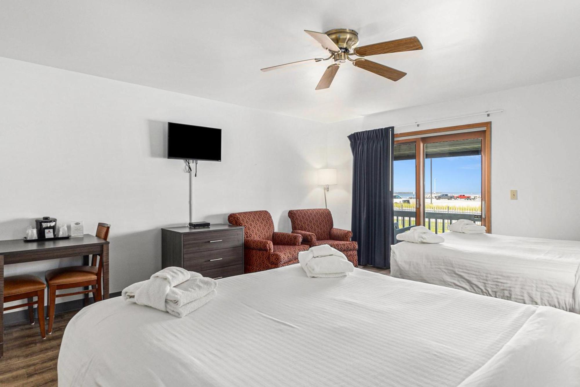 לודינגטון Snyders Shoreline Inn מראה חיצוני תמונה